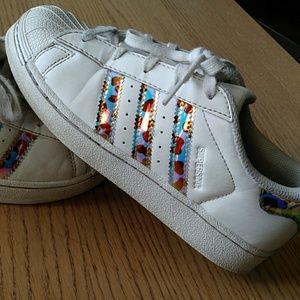 Adidas girls Superstar holographic leopard design